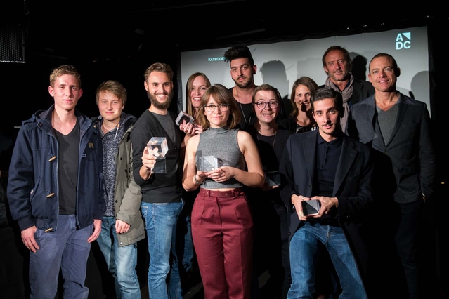 Die Gewinner 2015 mit den Sponsoren Nicole Zingg, die Mobiliar, Reiner Roduner, Swissfilm Association und Andreas Lang, Die Post/PostMail adc_yca_preisverleihung_2015-Die Gewinner 2015 mit den Sponsoren Nicole Zingg, die Mobiliar, Reiner Roduner, Swissfilm Association und Andreas Lang, Die Post:PostMail.jpg