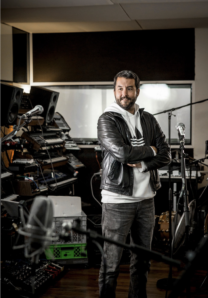 Roman Camenzind im Studio seiner Produktionsfirma Hitmill.